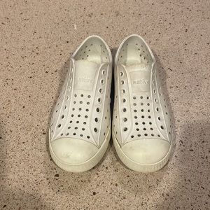 Young kids Native white SZ 1 slip on shoes